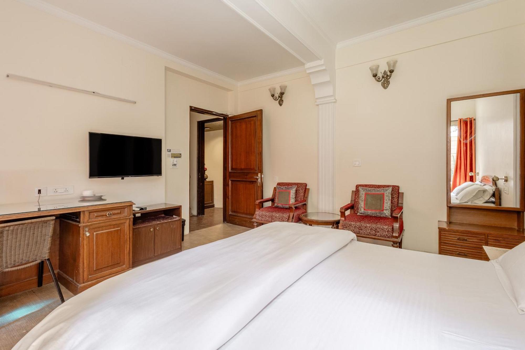 Cp Villa - Rooms With Patio Нью-Дели Экстерьер фото